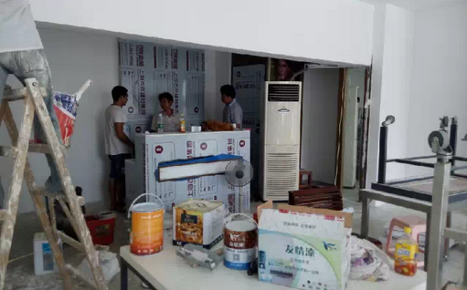 乳膠漆施工應(yīng)該注意什么